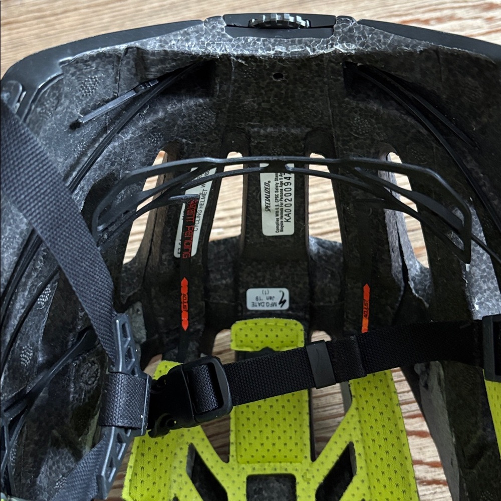 Specialized Ambush Black Bike Helmet with Visor Large 57-61cm - Picture 6 of 10